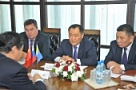 КУР-нуң Синьцзян-Уйгур автономнуг можудан делегация албан езузу-биле  Тывага келген 